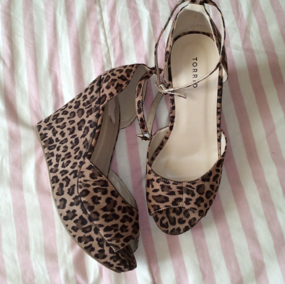 Torrid wedges